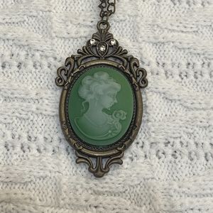 Vintage Style Cameo Pendant Necklace